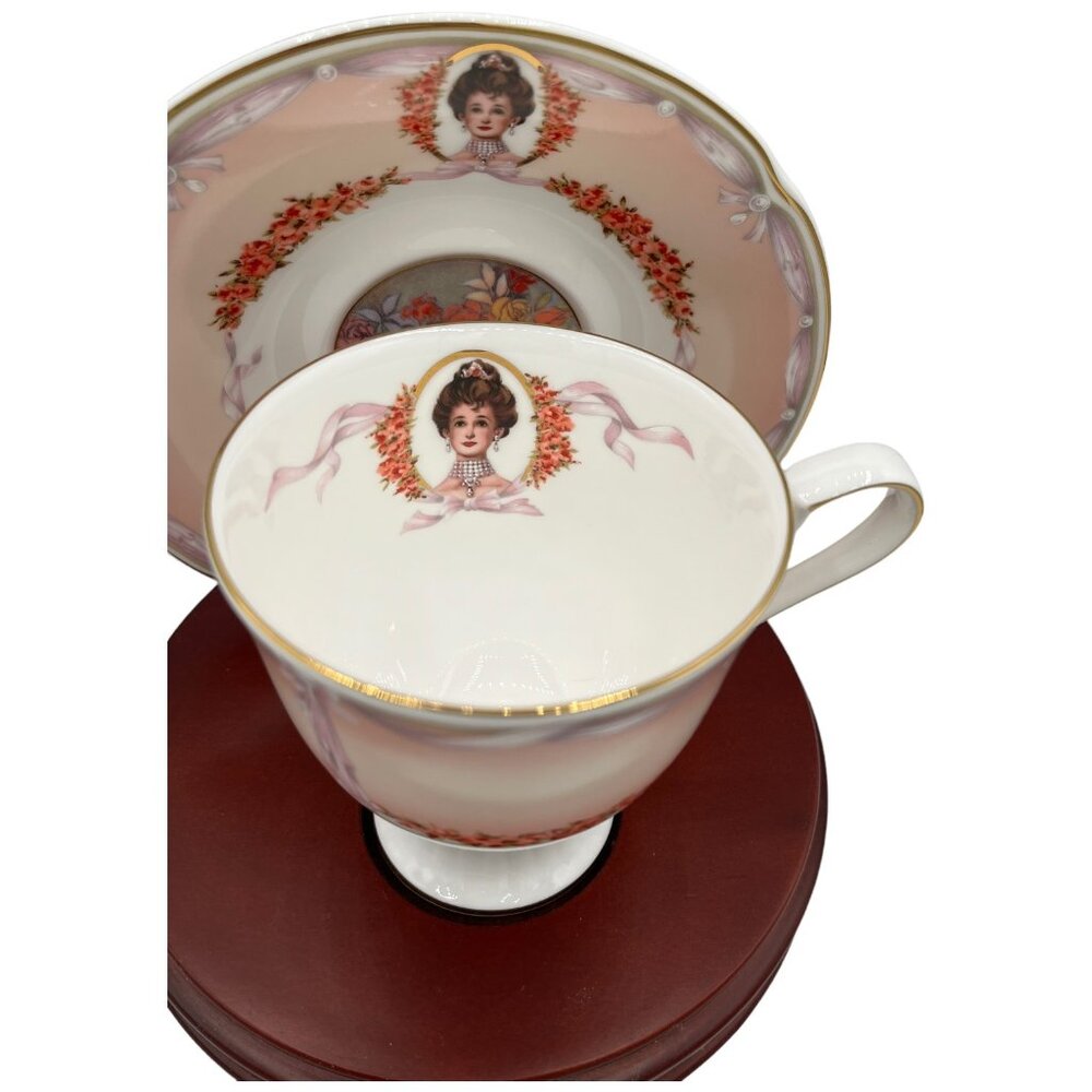 Avon Honor Society 2000 Mrs. PFE Albee Commemorative Teacup & Saucer Set In Box - Picture 11 of 16